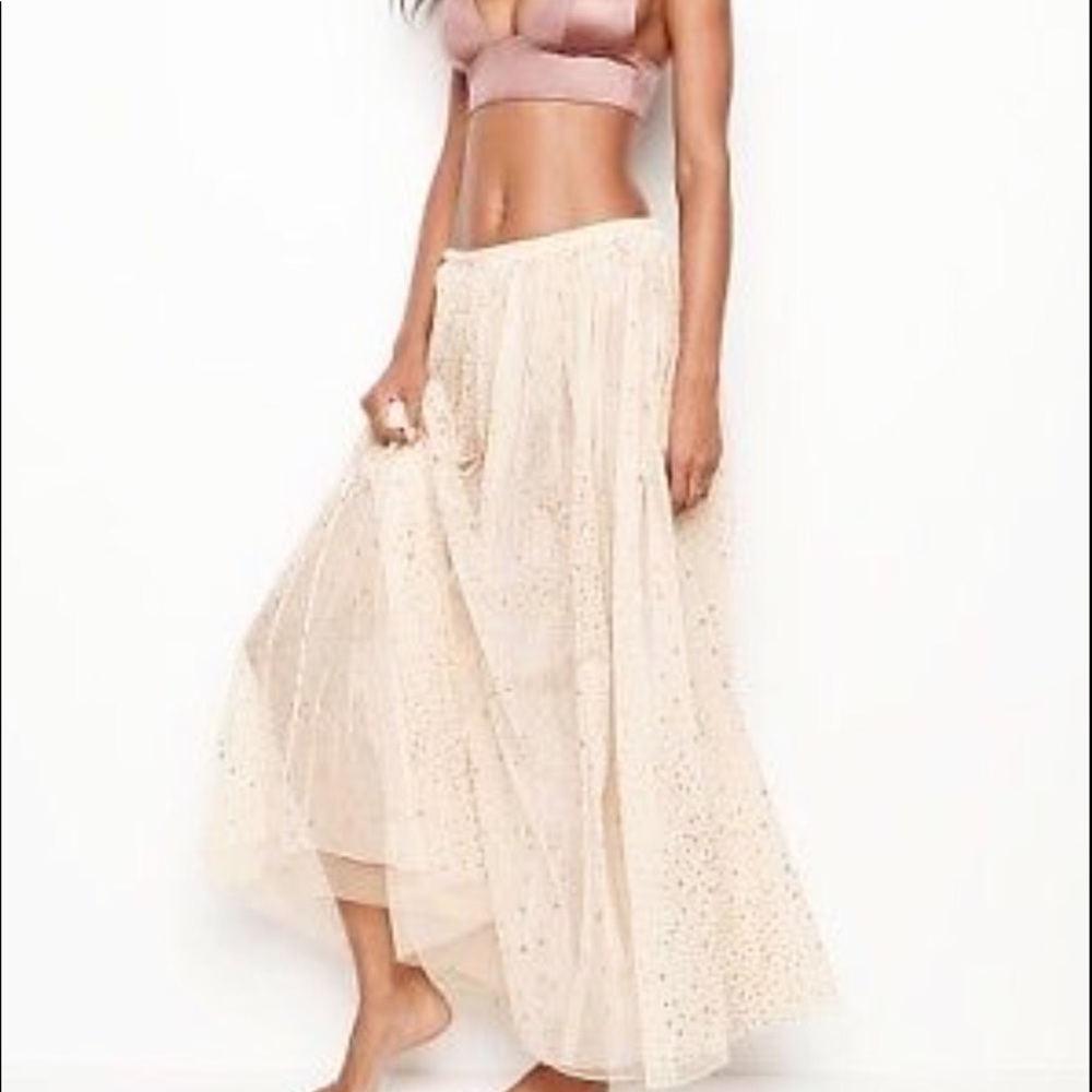 NWT VICTORIA'S SECRET skirt w/rose gold ⭐️’s XS/S